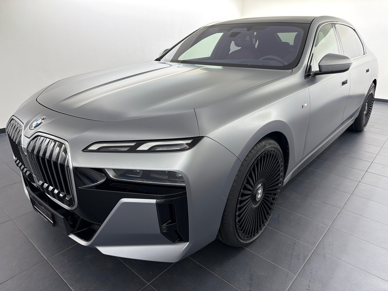 BMW 740d xDrive 48V M Sport-image-0