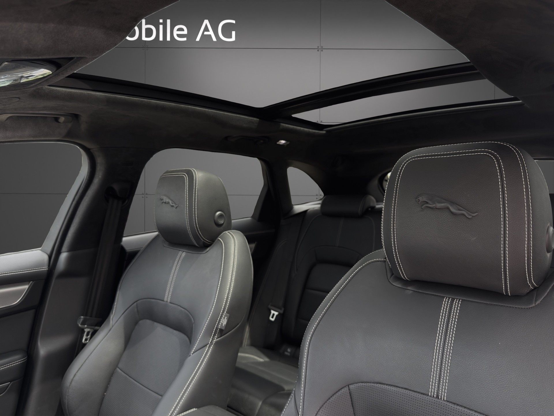 JAGUAR F-Pace 2.0 P250 R-Dynamic HSE AWD-image-8