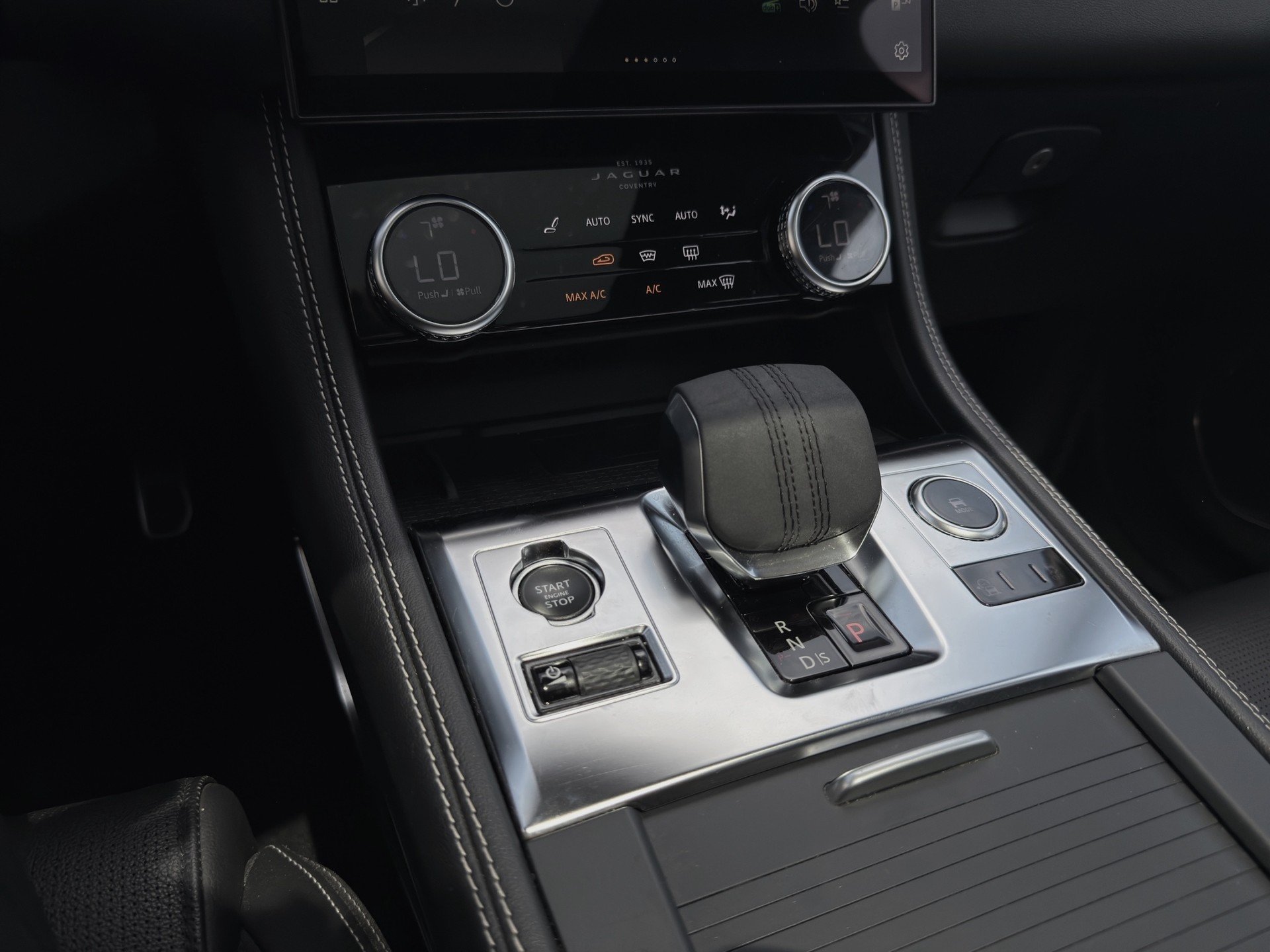 JAGUAR F-Pace 2.0 P250 R-Dynamic HSE AWD-image-14