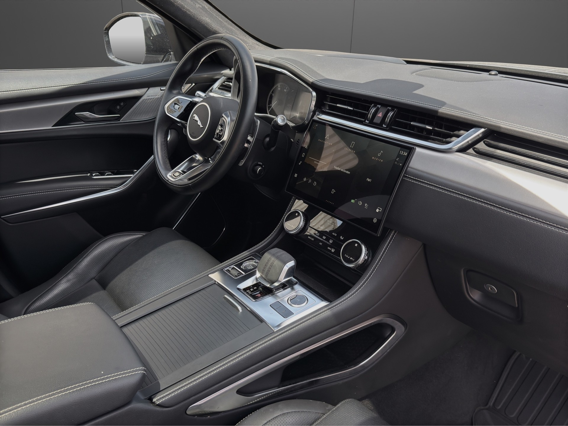 JAGUAR F-Pace 2.0 P250 R-Dynamic HSE AWD-image-11
