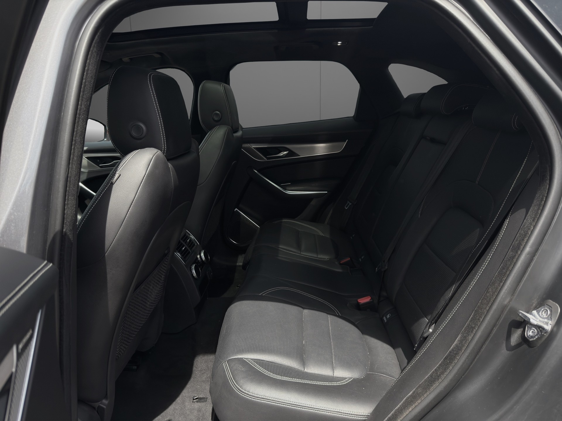 JAGUAR F-Pace 2.0 P250 R-Dynamic HSE AWD-image-9