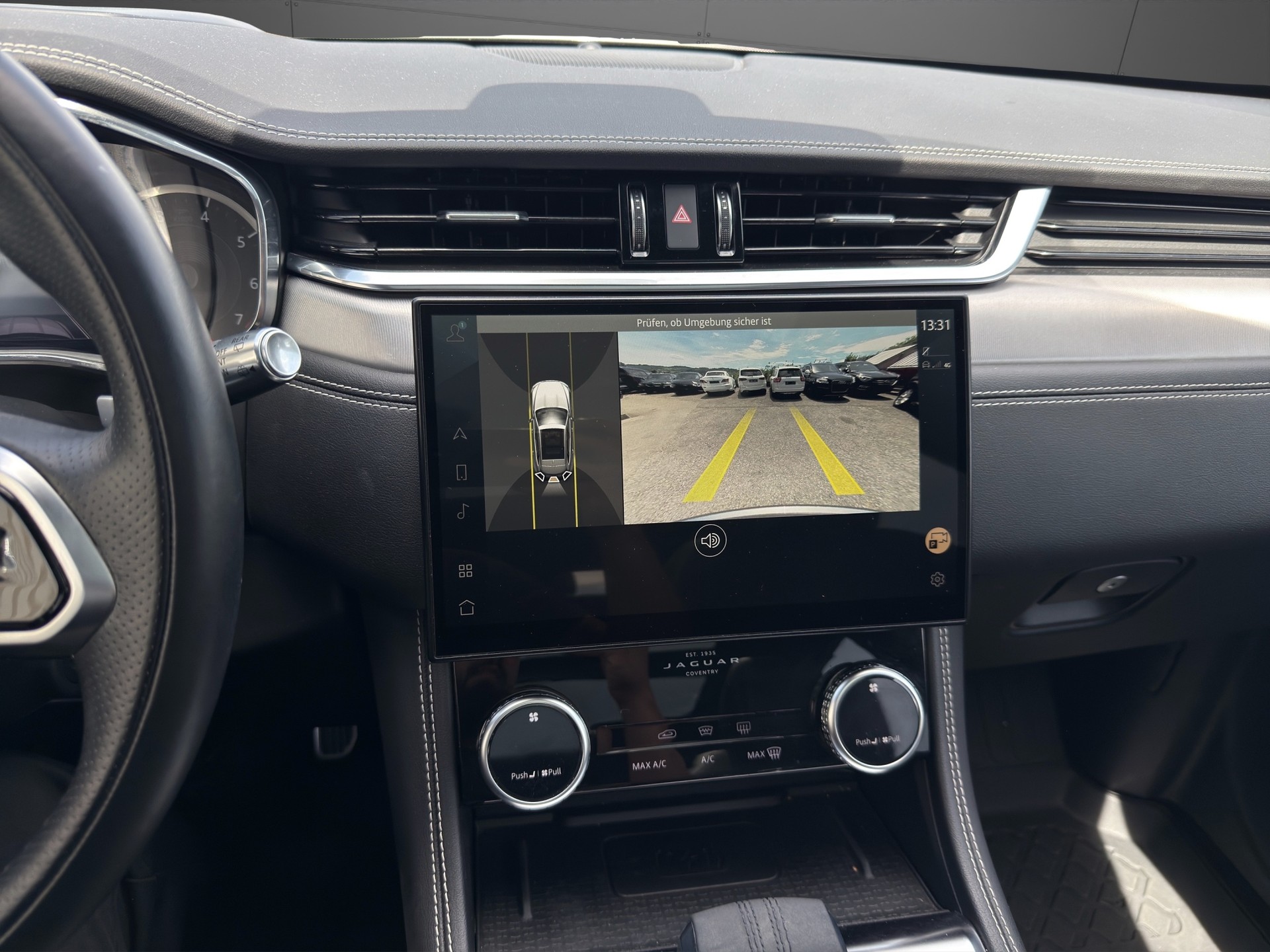 JAGUAR F-Pace 2.0 P250 R-Dynamic HSE AWD-image-13