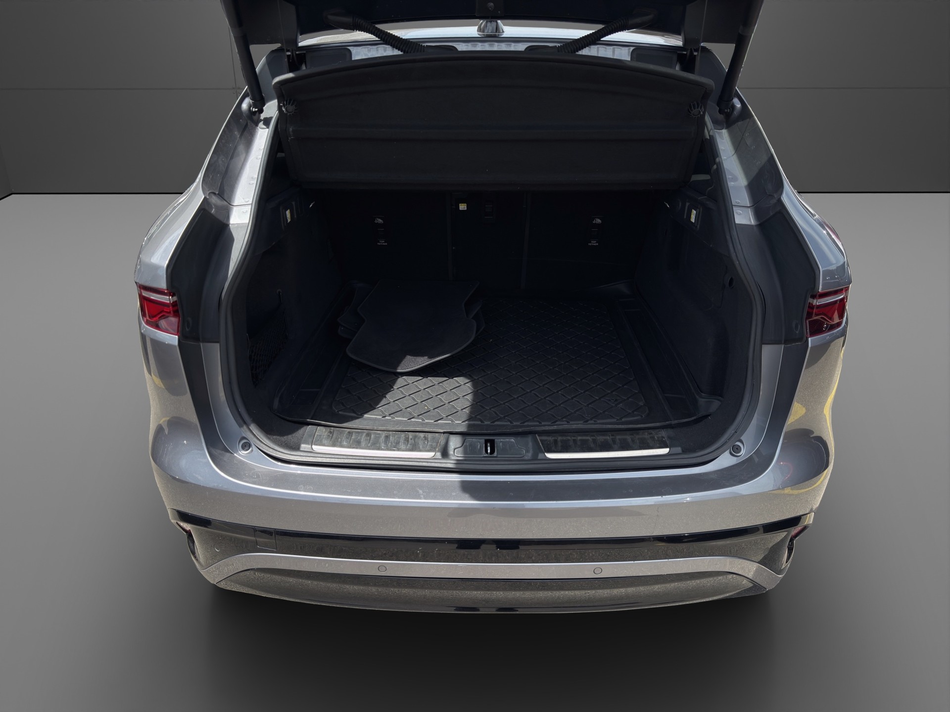 JAGUAR F-Pace 2.0 P250 R-Dynamic HSE AWD-image-4