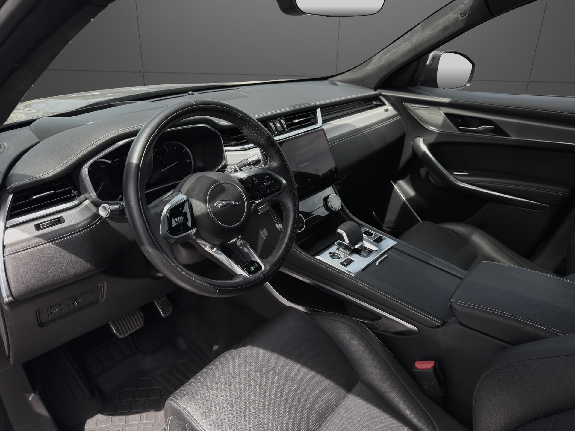 JAGUAR F-Pace 2.0 P250 R-Dynamic HSE AWD-image-7