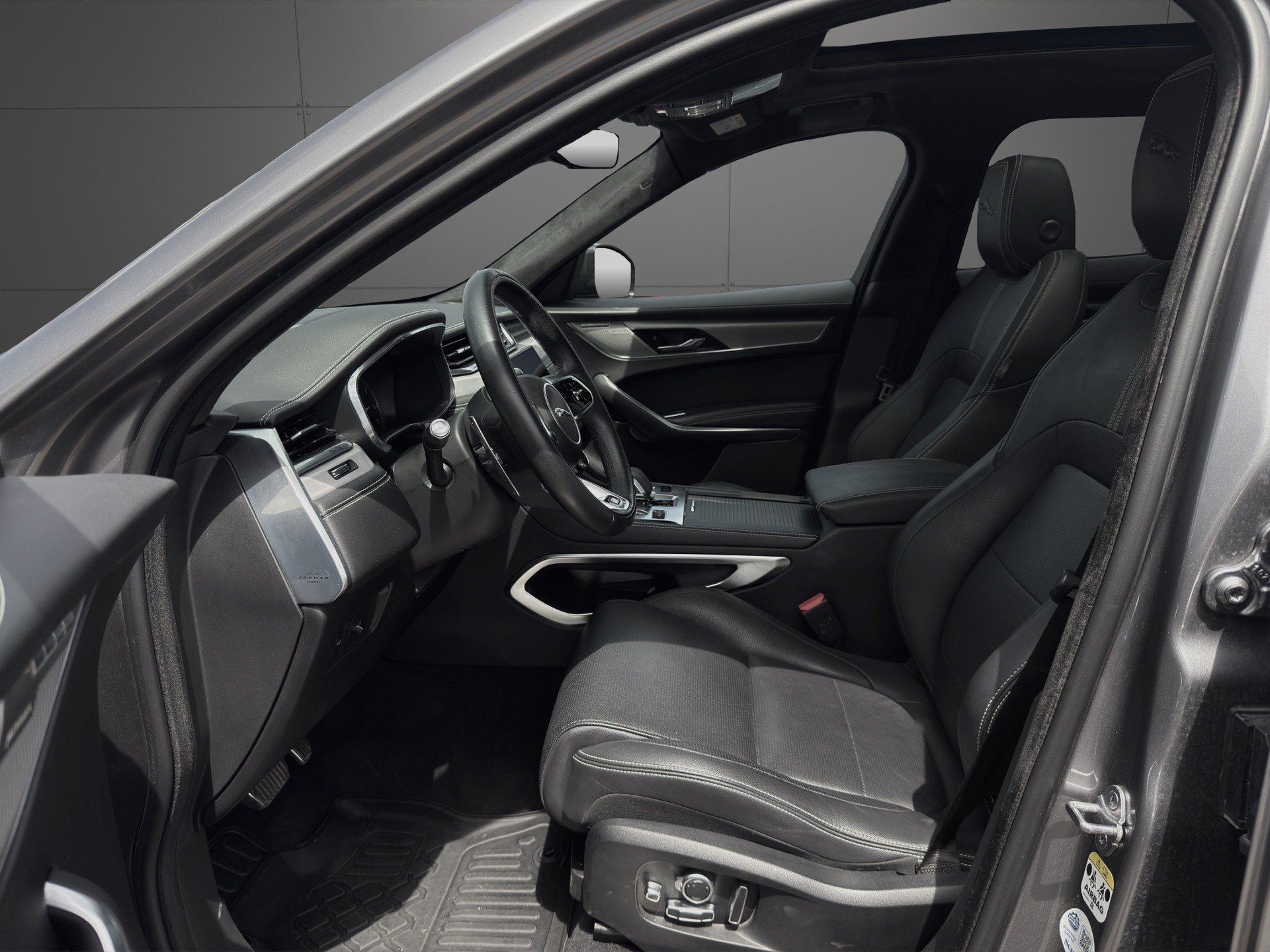 JAGUAR F-Pace 2.0 P250 R-Dynamic HSE AWD-image-6