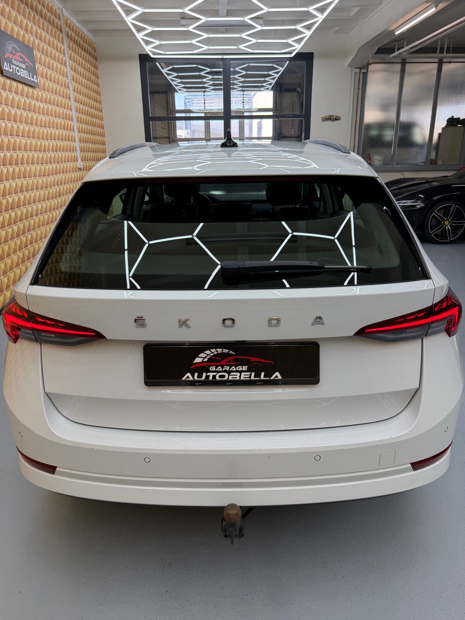 SKODA Octavia Combi 2.0 TDI DSG Style-image-3