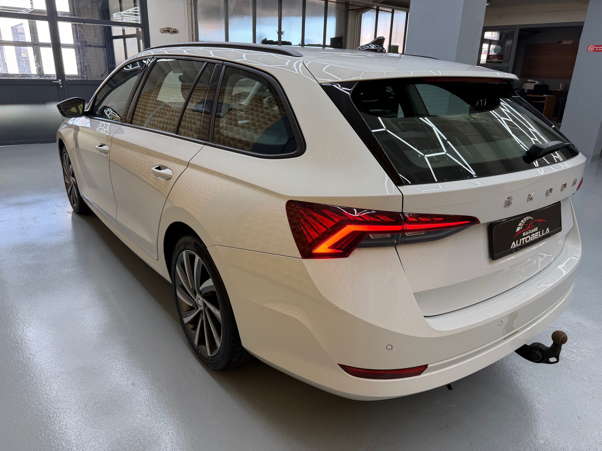 SKODA Octavia Combi 2.0 TDI DSG Style-image-6
