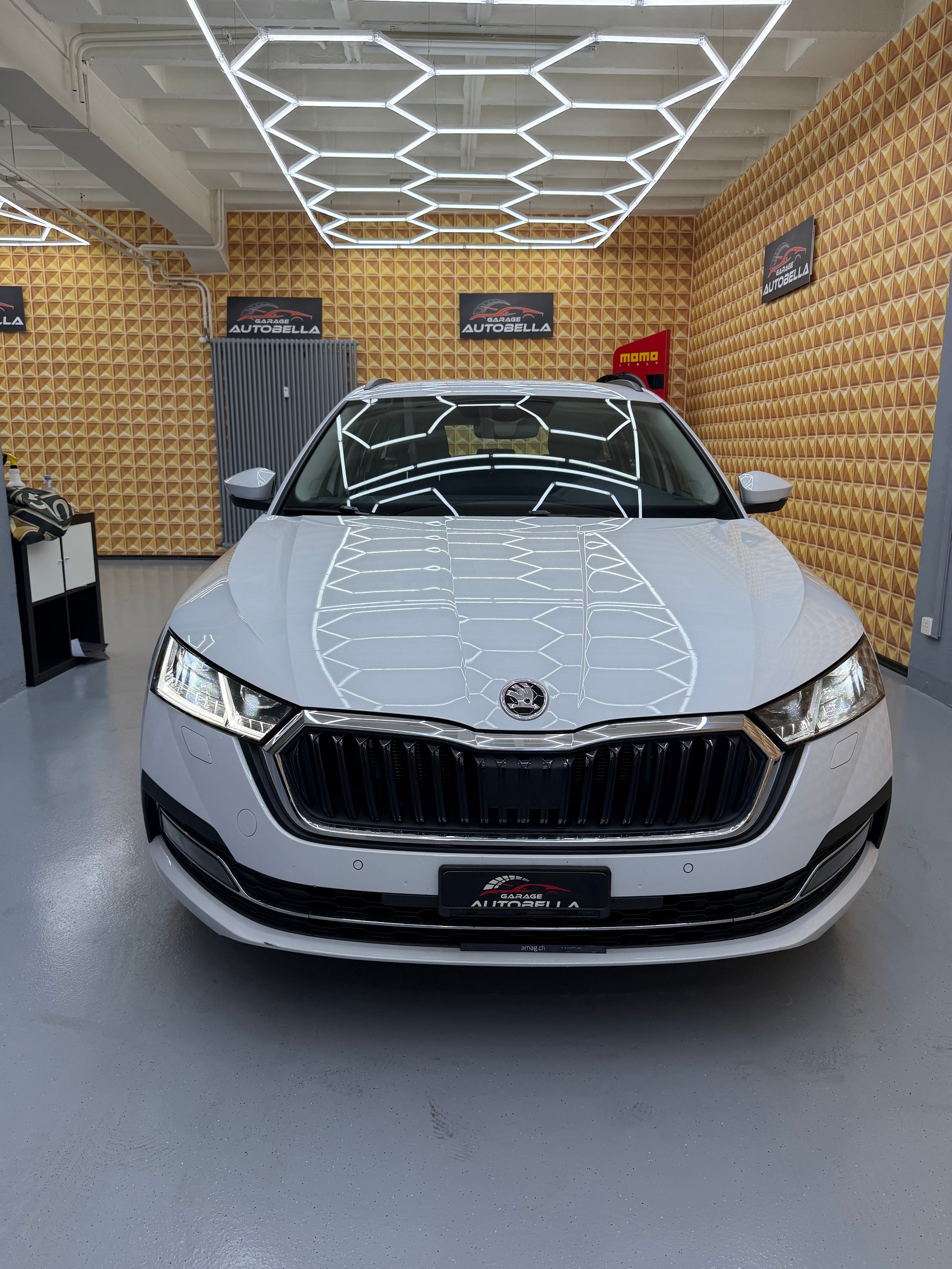 SKODA Octavia Combi 2.0 TDI DSG Style-image-0
