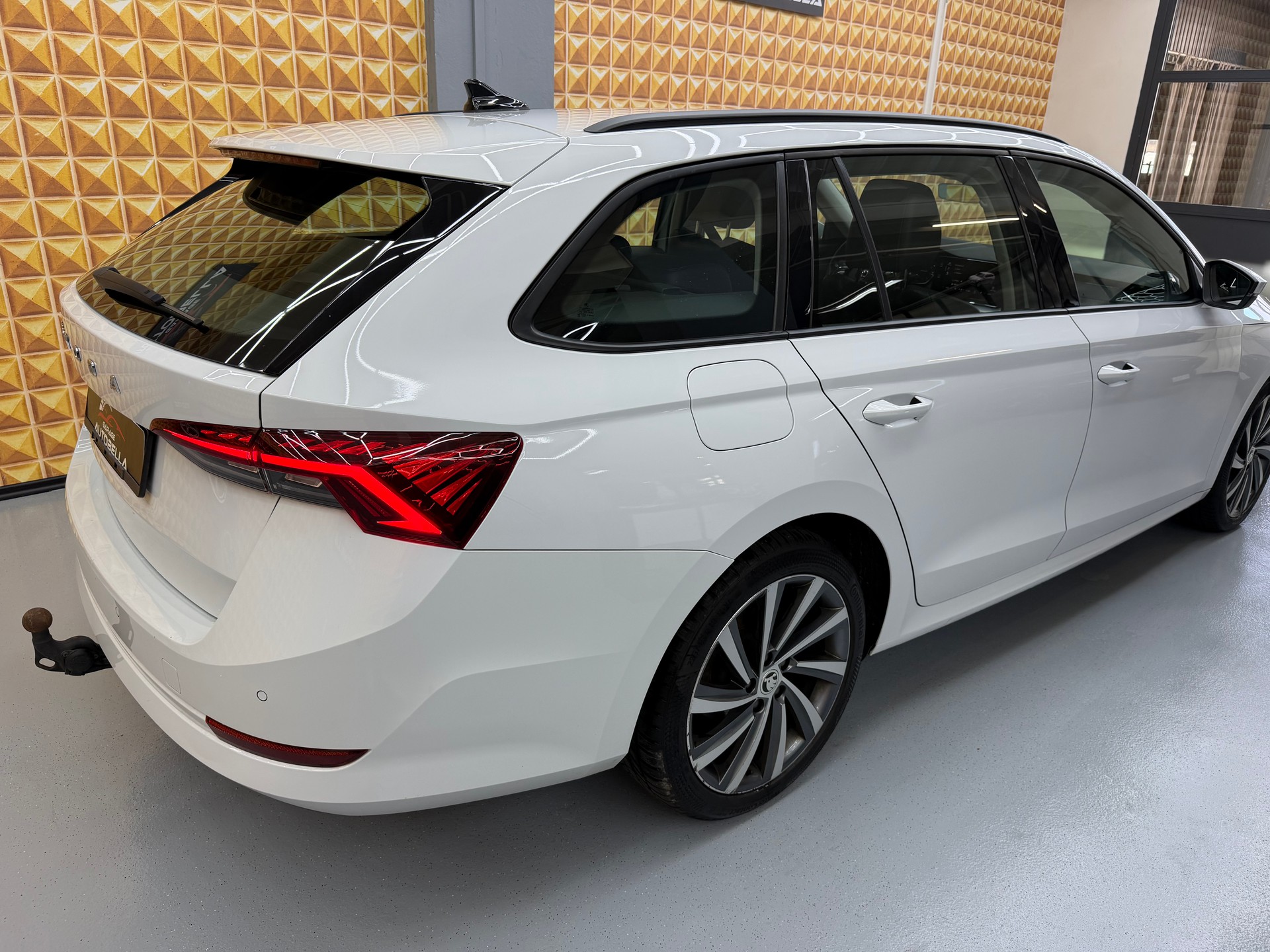 SKODA Octavia Combi 2.0 TDI DSG Style-image-5