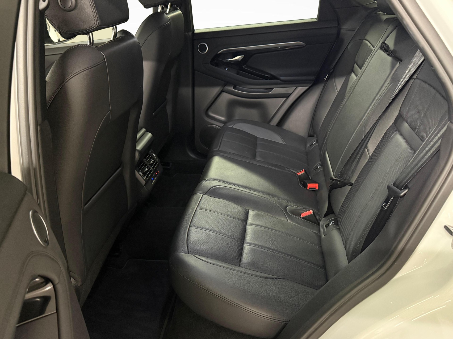 LAND ROVER Range Rover Evoque 2.0 T SE-image-11