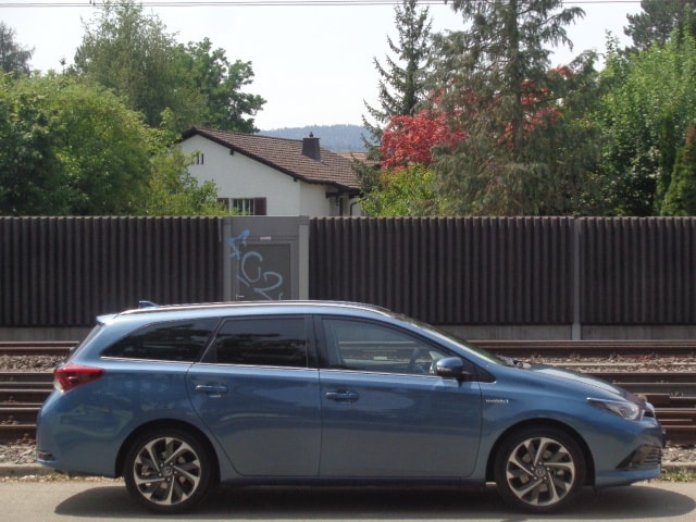 TOYOTA Auris Touring Sports 1.8 HSD Style e-CVT-image-12