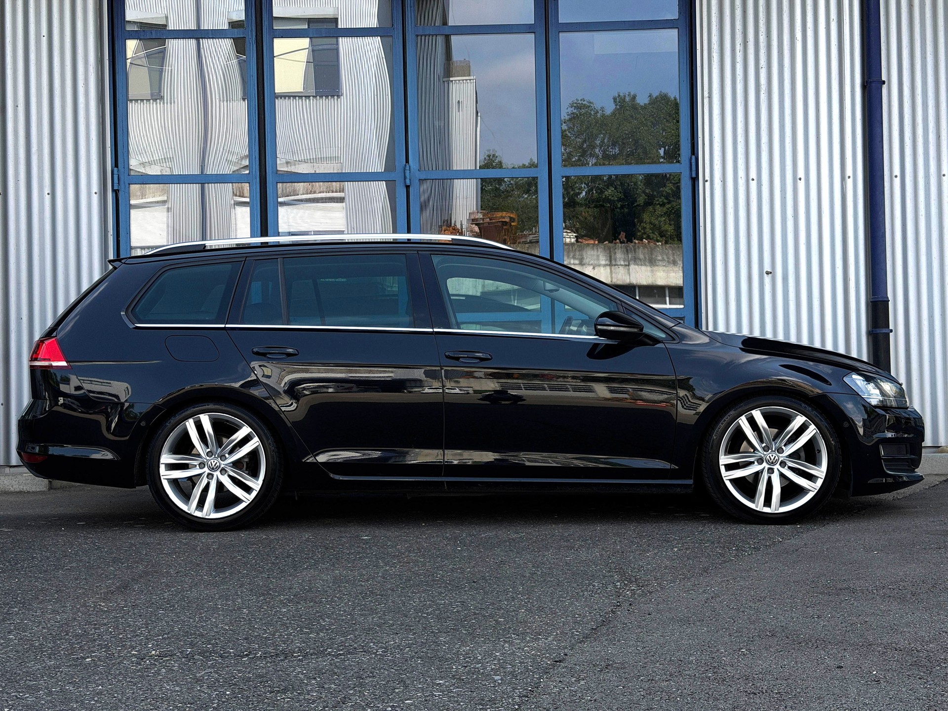 VW Golf Variant 2.0 TDI Highline DSG-image-3