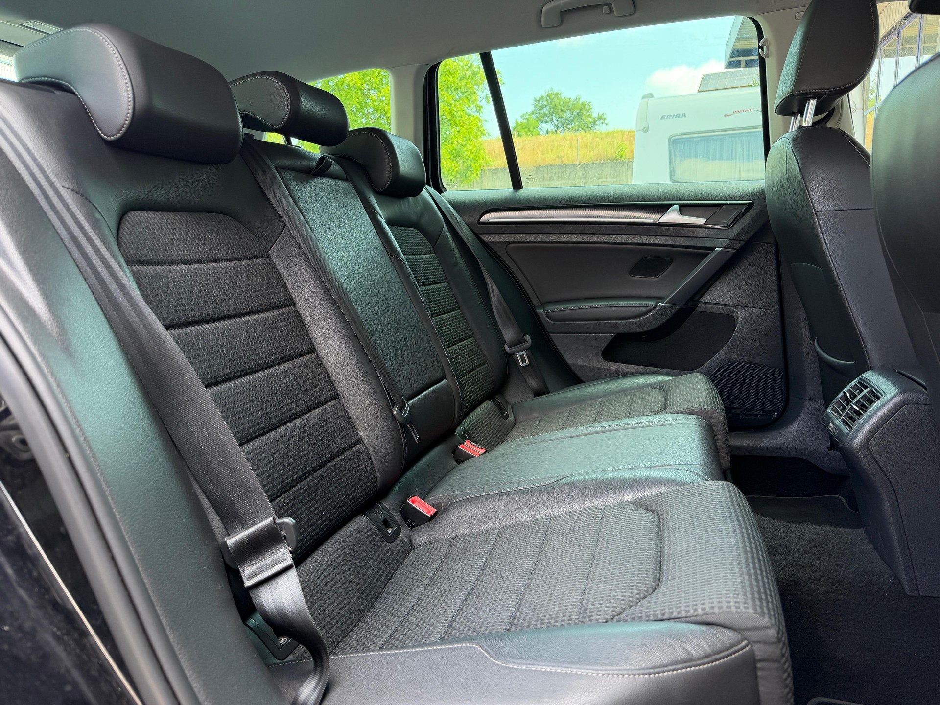 VW Golf Variant 2.0 TDI Highline DSG-image-13
