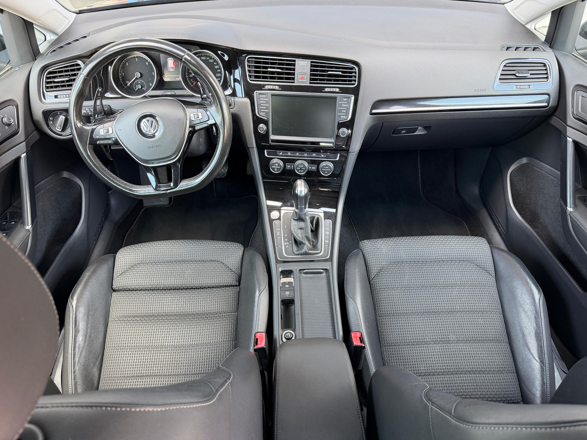 VW Golf Variant 2.0 TDI Highline DSG-image-9