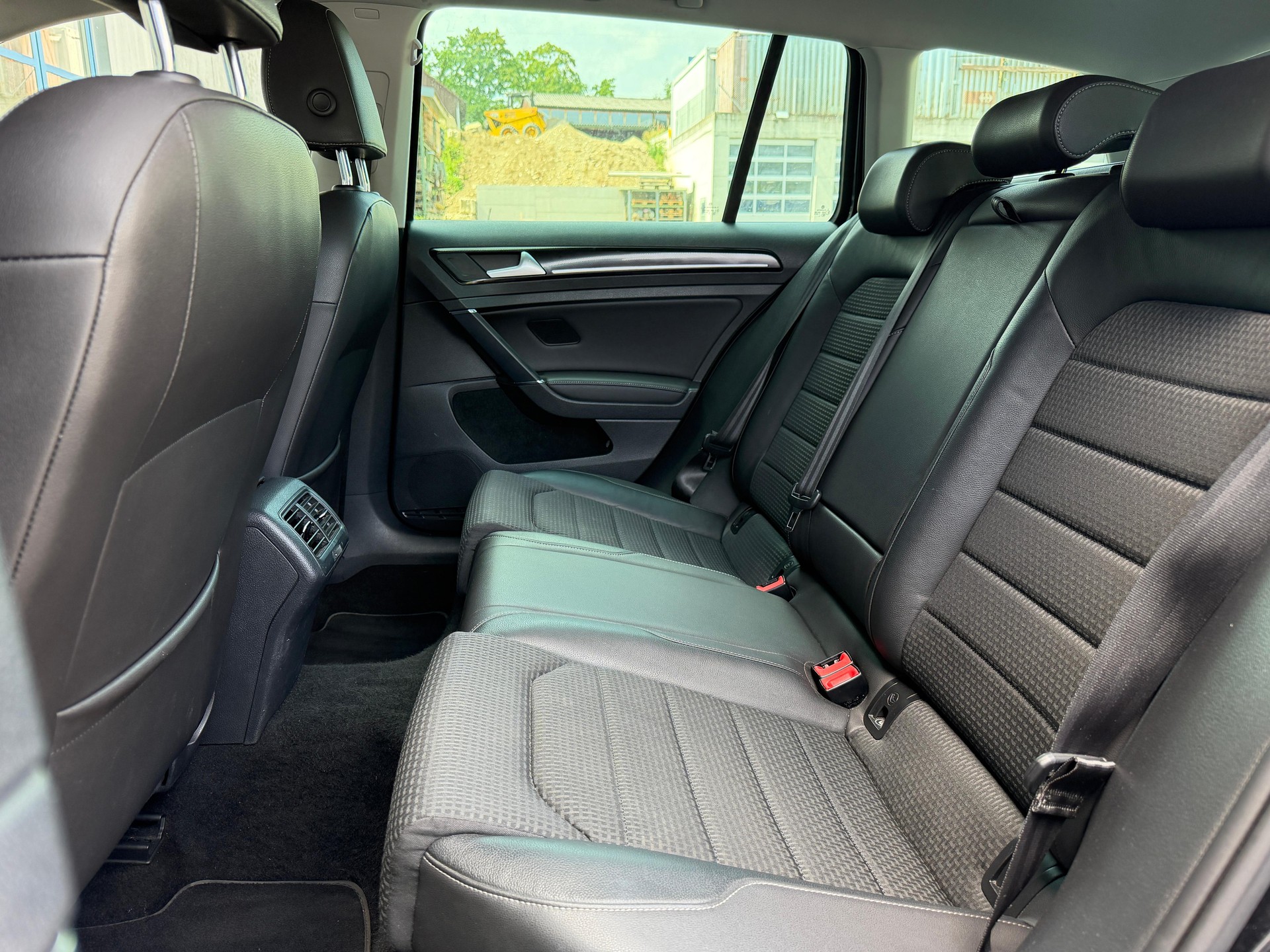 VW Golf Variant 2.0 TDI Highline DSG-image-11