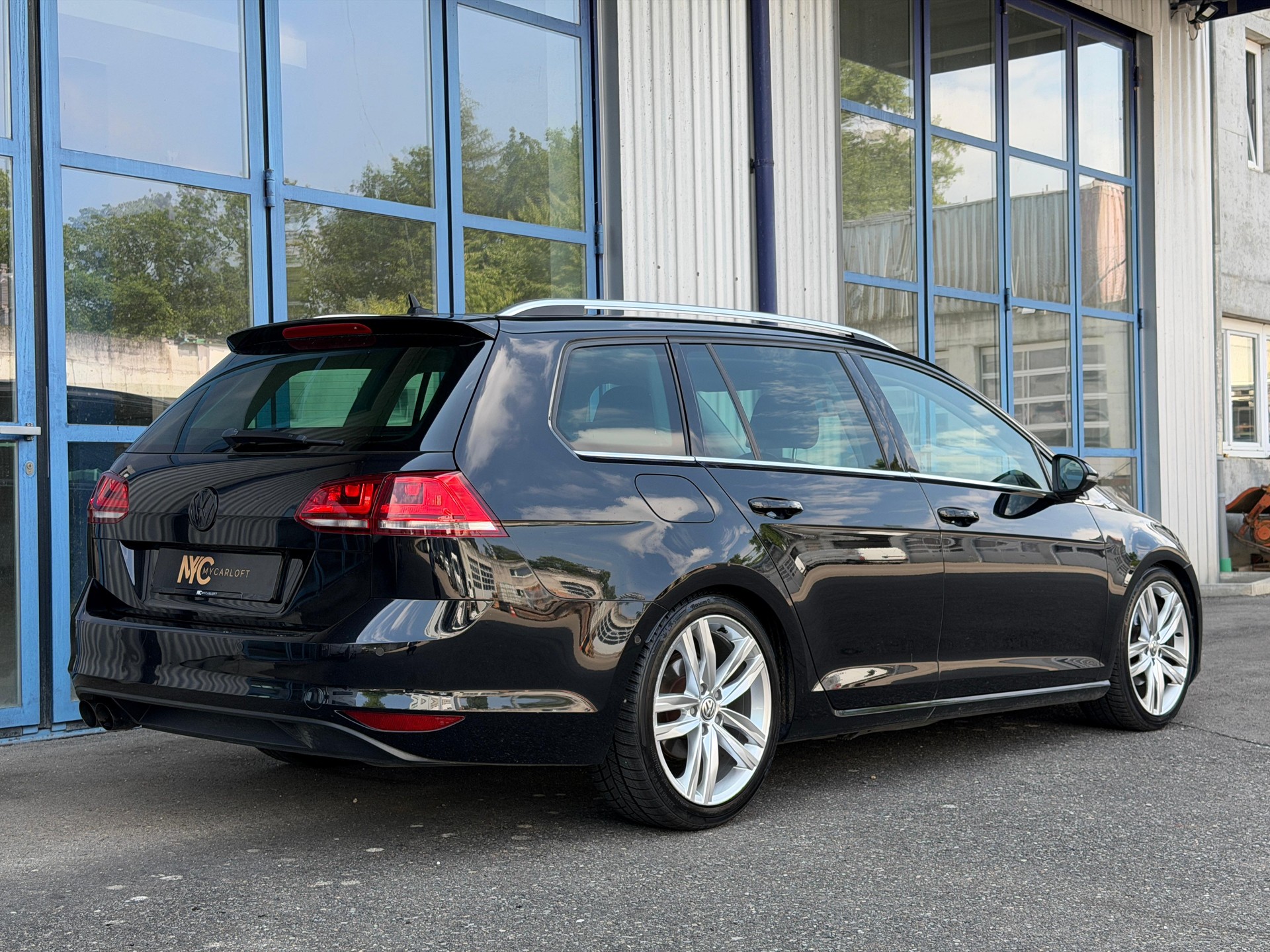 VW Golf Variant 2.0 TDI Highline DSG-image-4