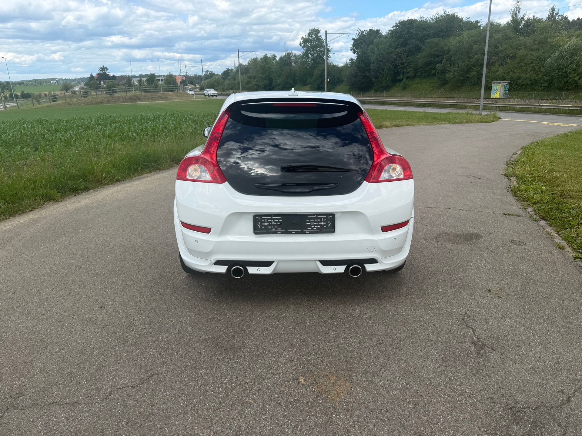 VOLVO C30 D3 R-Design-image-3