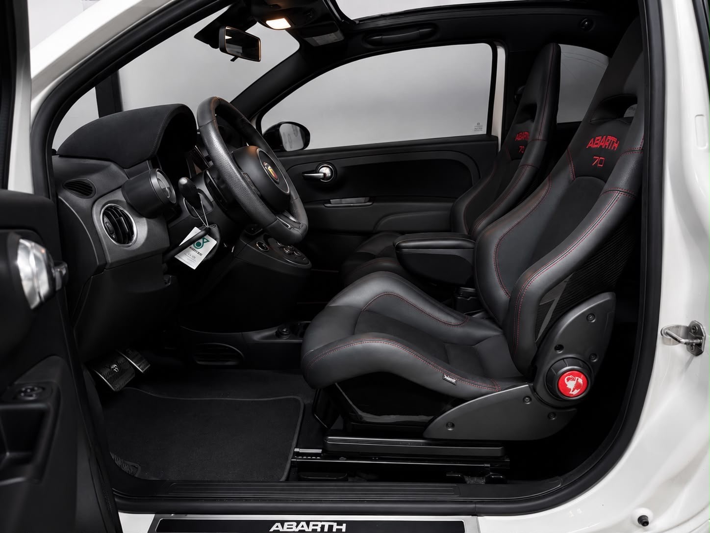 FIAT 595 1.4 16V Turbo Abarth Comp 70° Anniv. Duologic / Akrapovic / Carbon ..-image-13