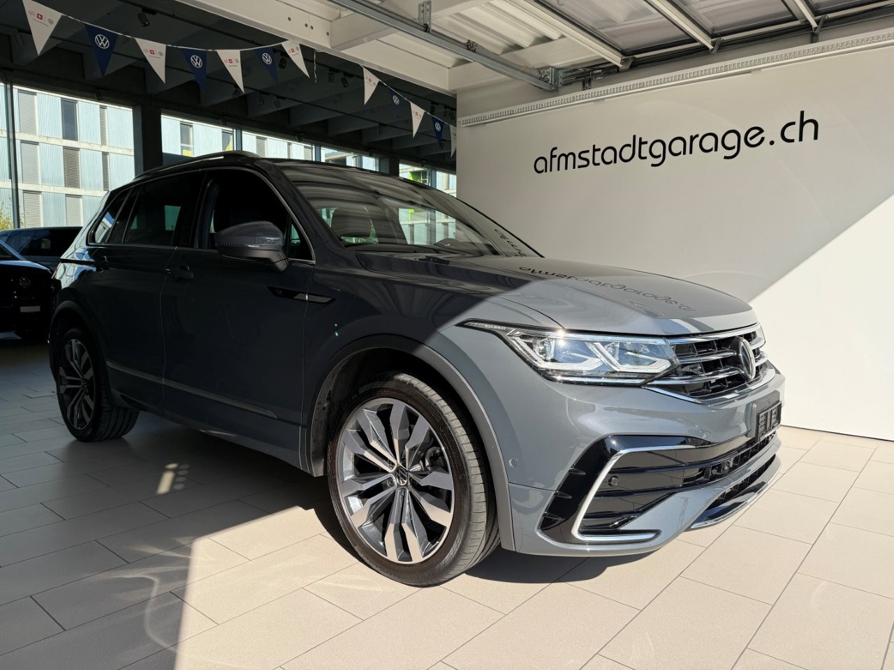 VW Tiguan 2.0TSI R-Line 4Motion DSG-image-4