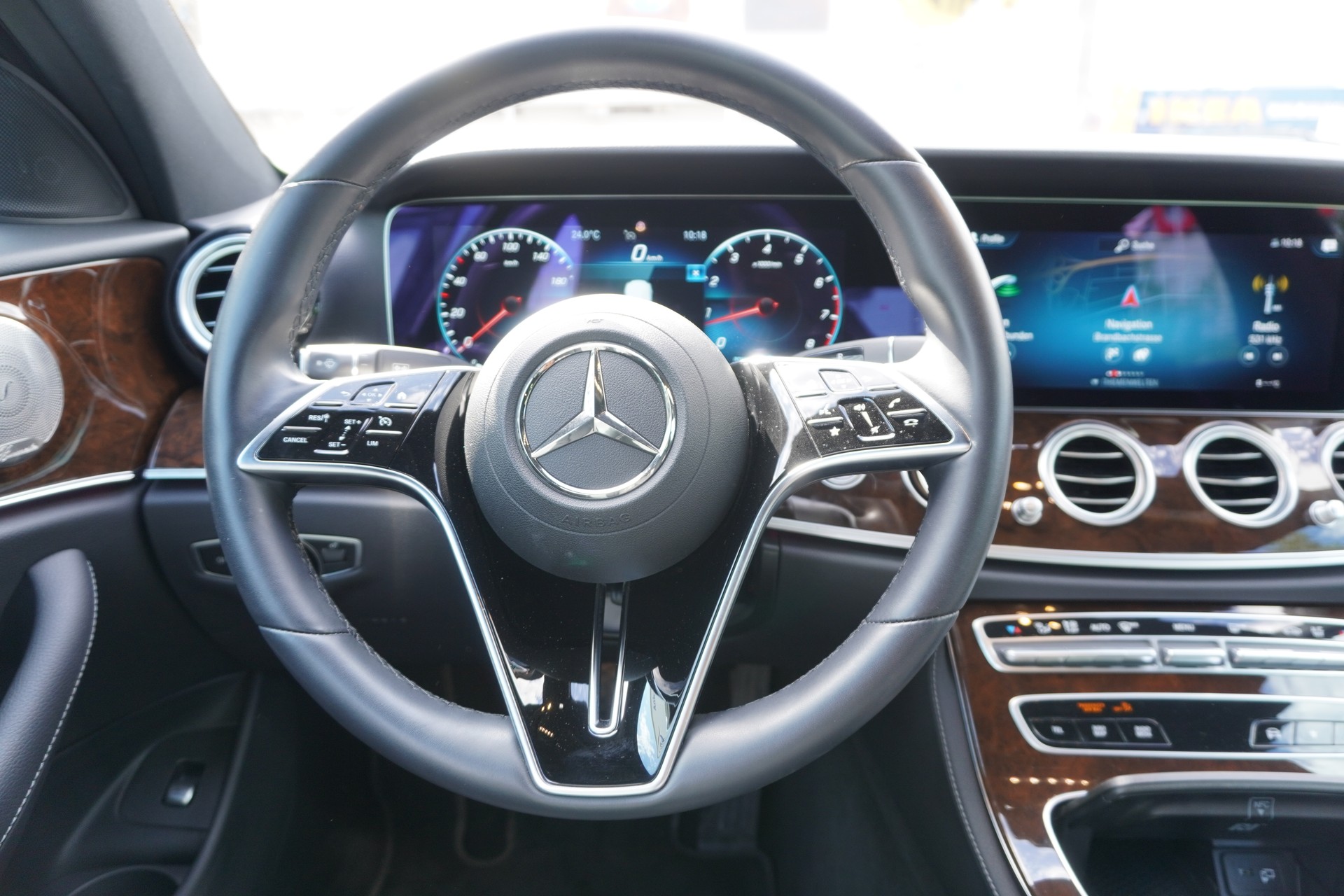 MERCEDES-BENZ E 300 Avantgarde 9G-Tronic-image-16