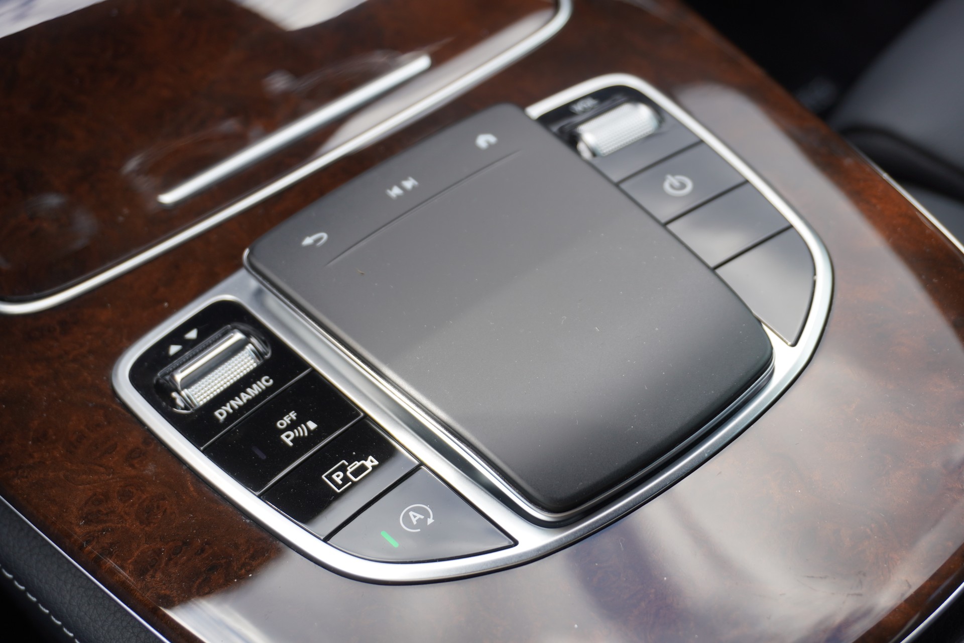 MERCEDES-BENZ E 300 Avantgarde 9G-Tronic-image-18