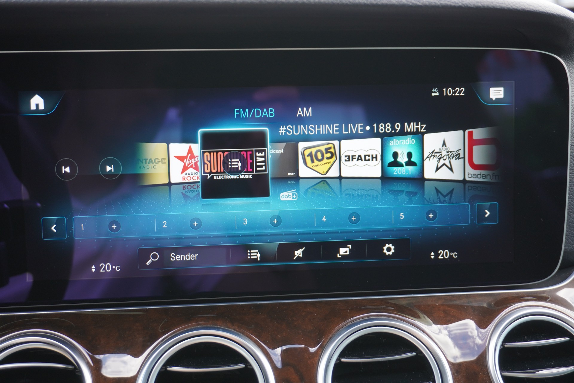 MERCEDES-BENZ E 300 Avantgarde 9G-Tronic-image-24