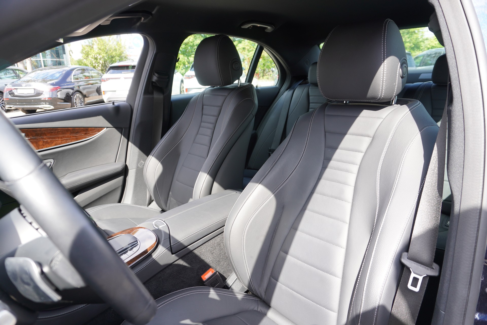 MERCEDES-BENZ E 300 Avantgarde 9G-Tronic-image-11