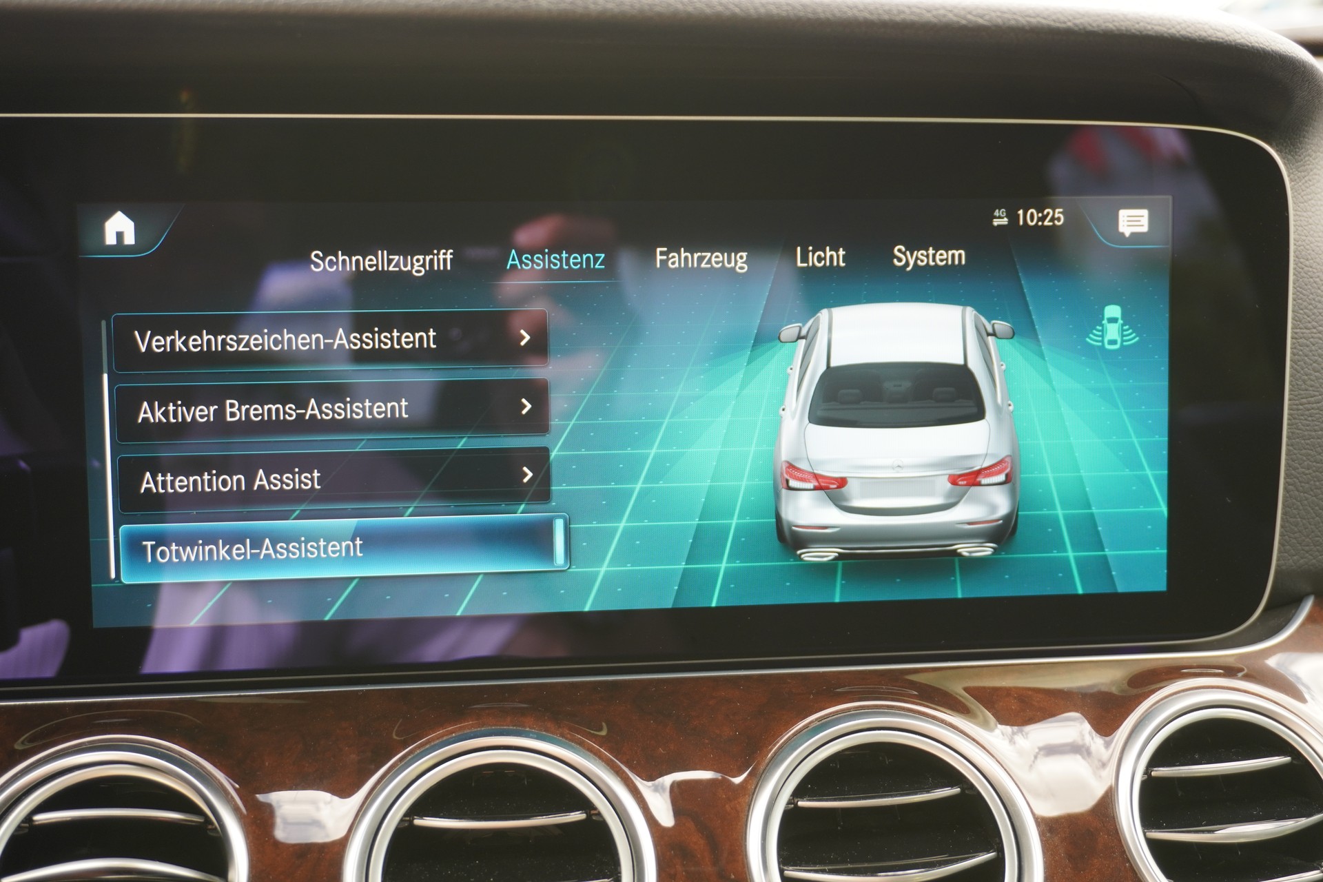 MERCEDES-BENZ E 300 Avantgarde 9G-Tronic-image-31