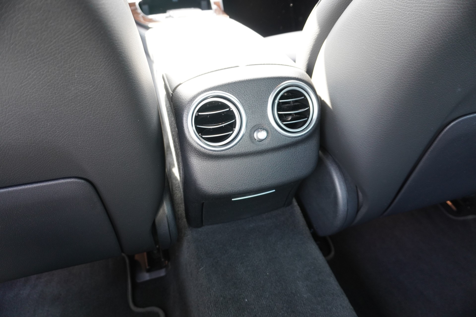 MERCEDES-BENZ E 300 Avantgarde 9G-Tronic-image-13