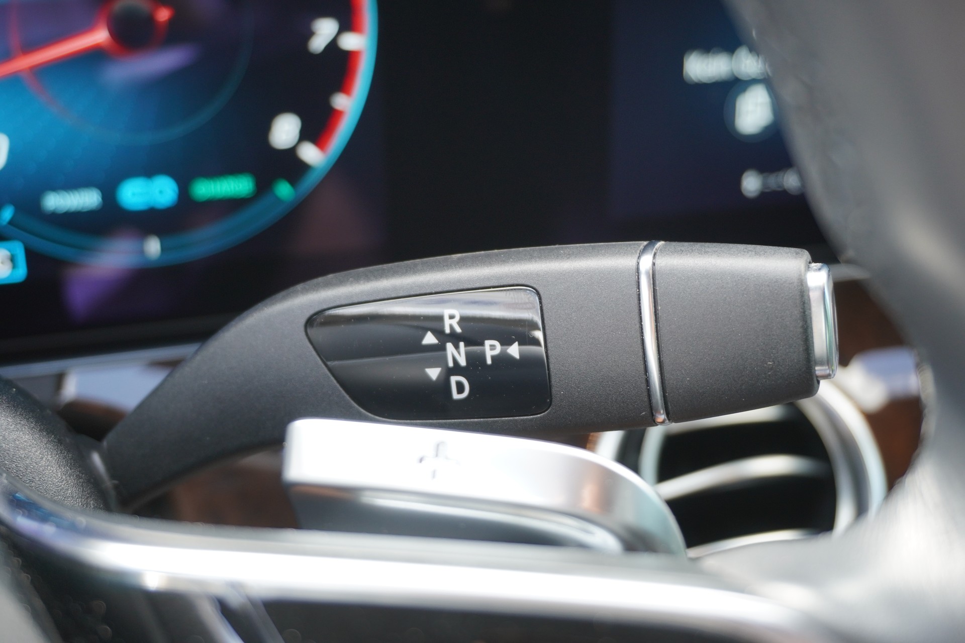 MERCEDES-BENZ E 300 Avantgarde 9G-Tronic-image-17
