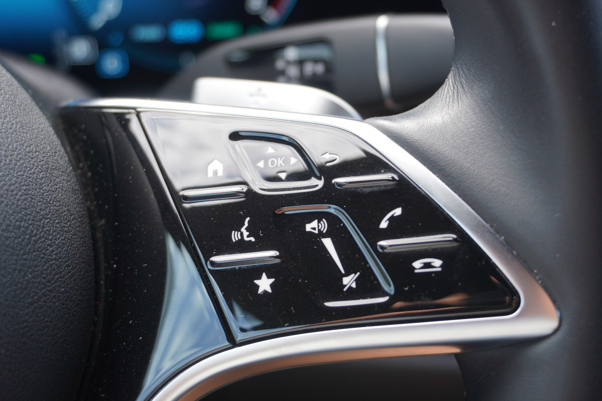 MERCEDES-BENZ E 300 Avantgarde 9G-Tronic-image-34