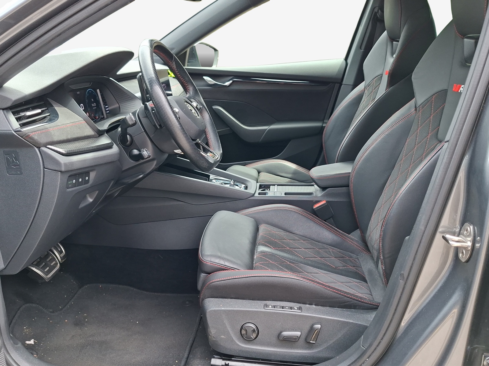 SKODA Octavia Combi 2.0 TSI DSG RS-image-7