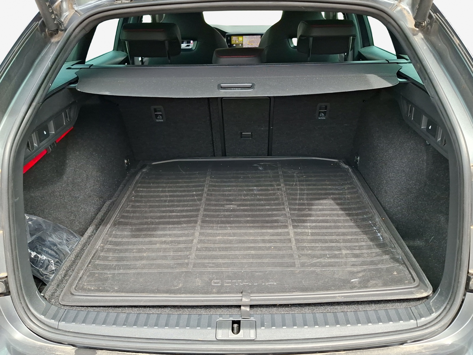 SKODA Octavia Combi 2.0 TSI DSG RS-image-12