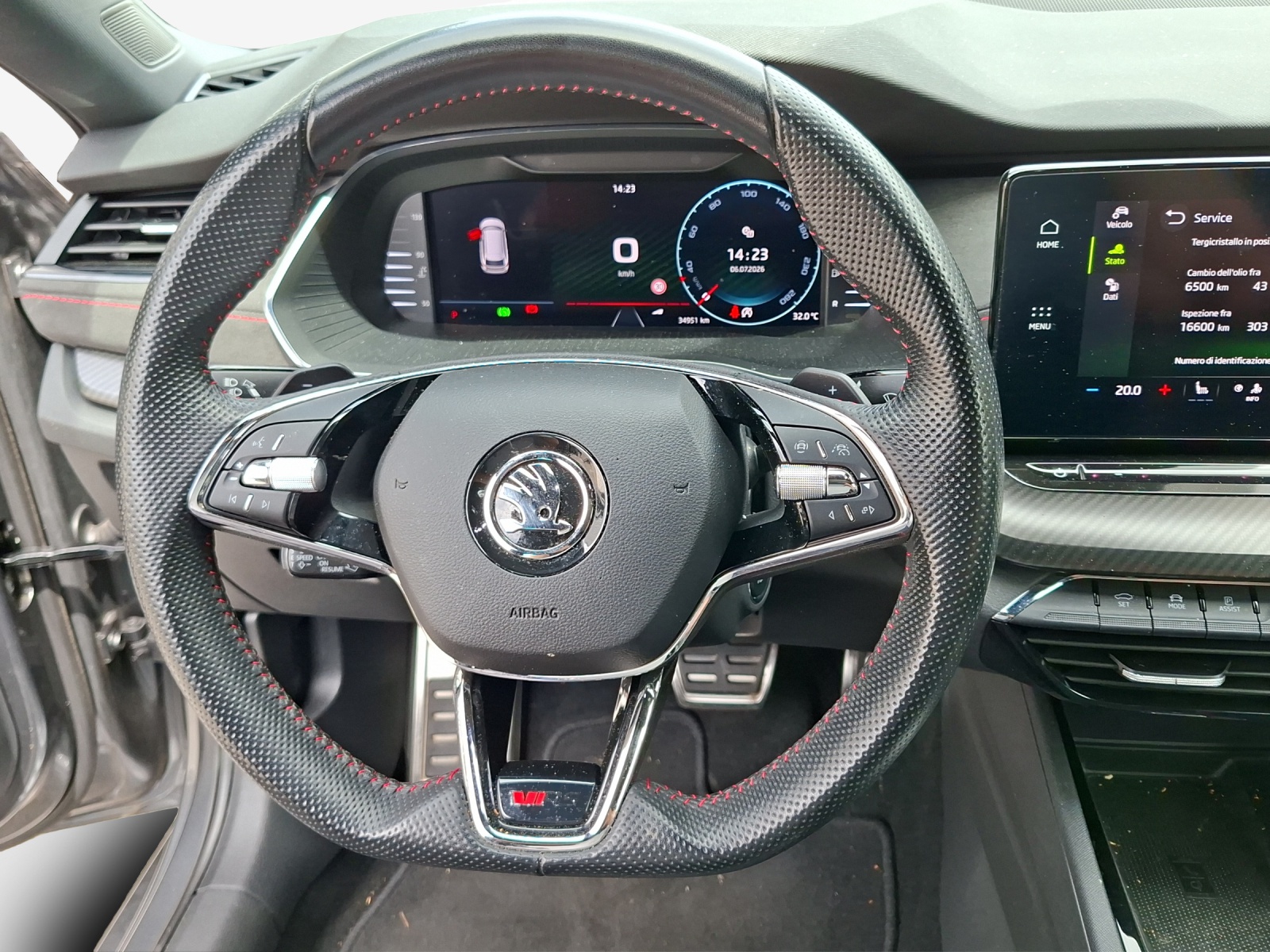 SKODA Octavia Combi 2.0 TSI DSG RS-image-9