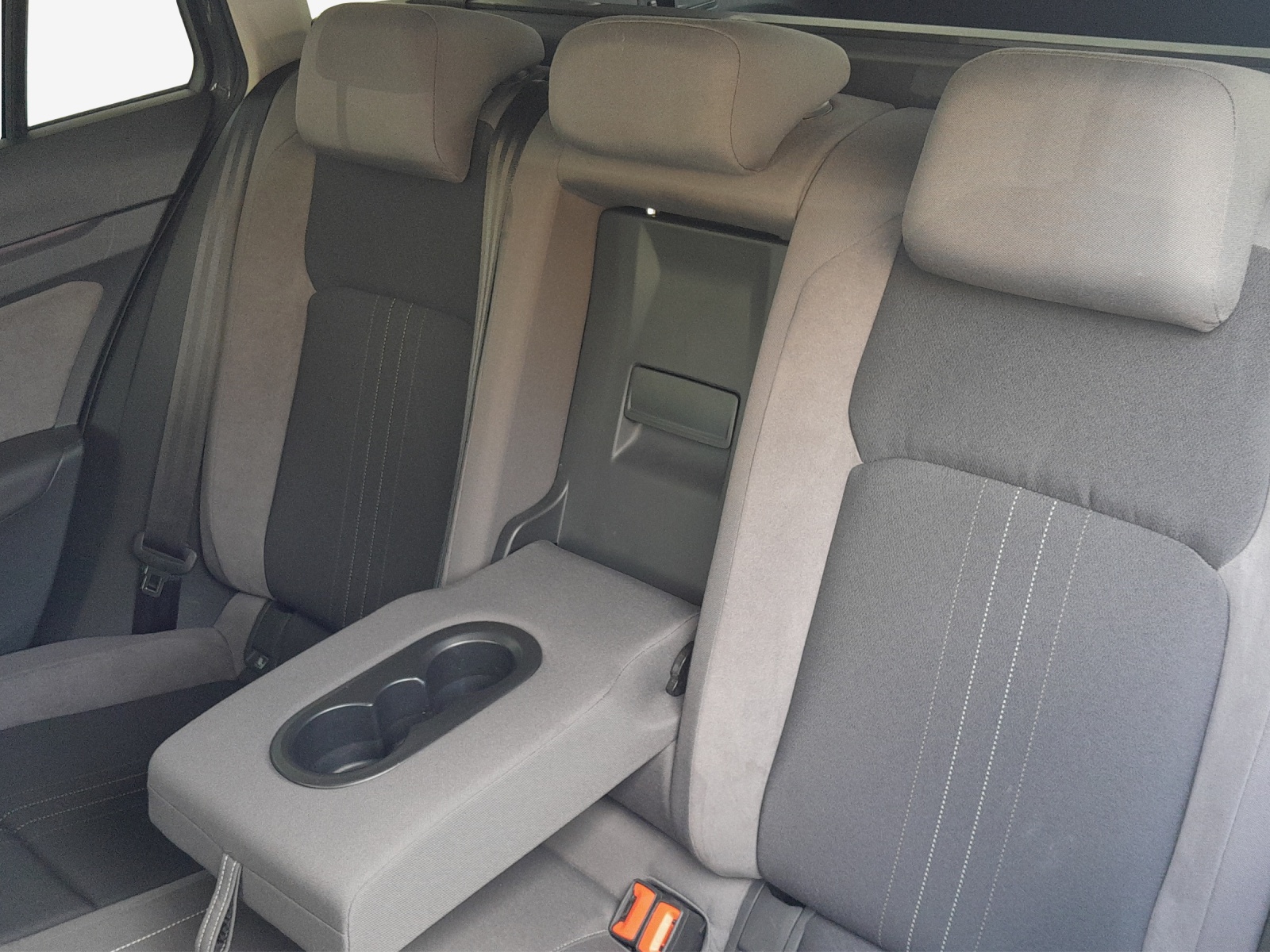 VW Golf Variant 2.0 TSI R-Line DSG 4Motion-image-11