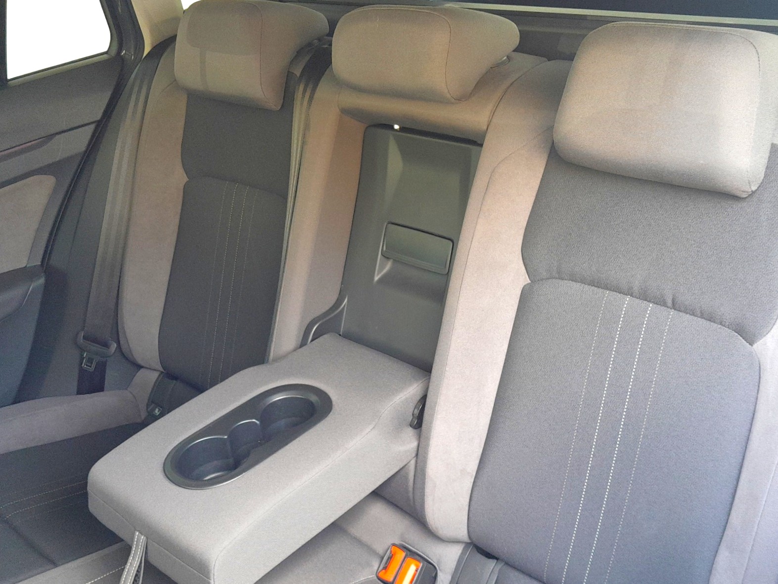 VW Golf Variant 2.0 TSI R-Line DSG 4Motion-image-11