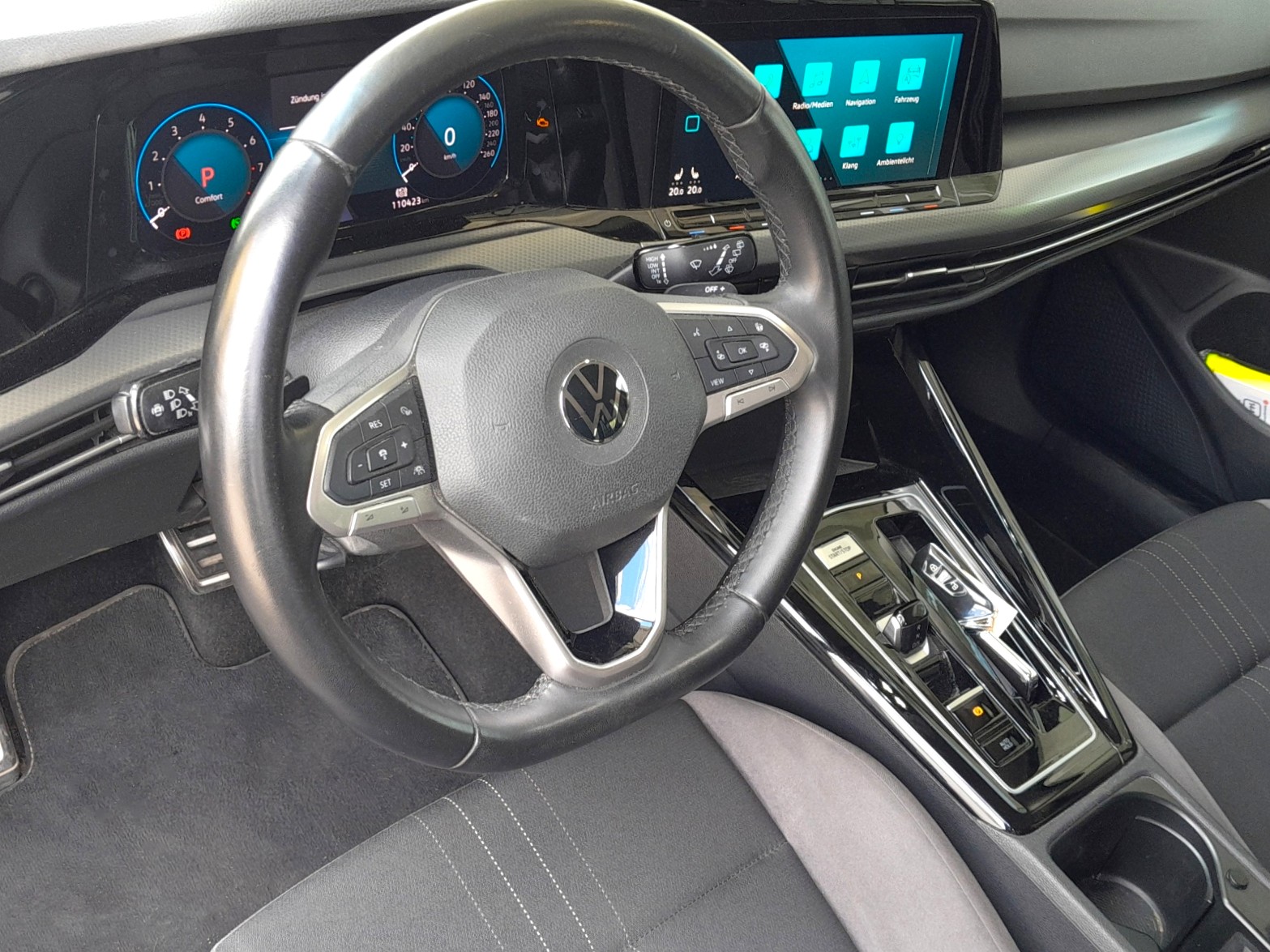 VW Golf Variant 2.0 TSI R-Line DSG 4Motion-image-7