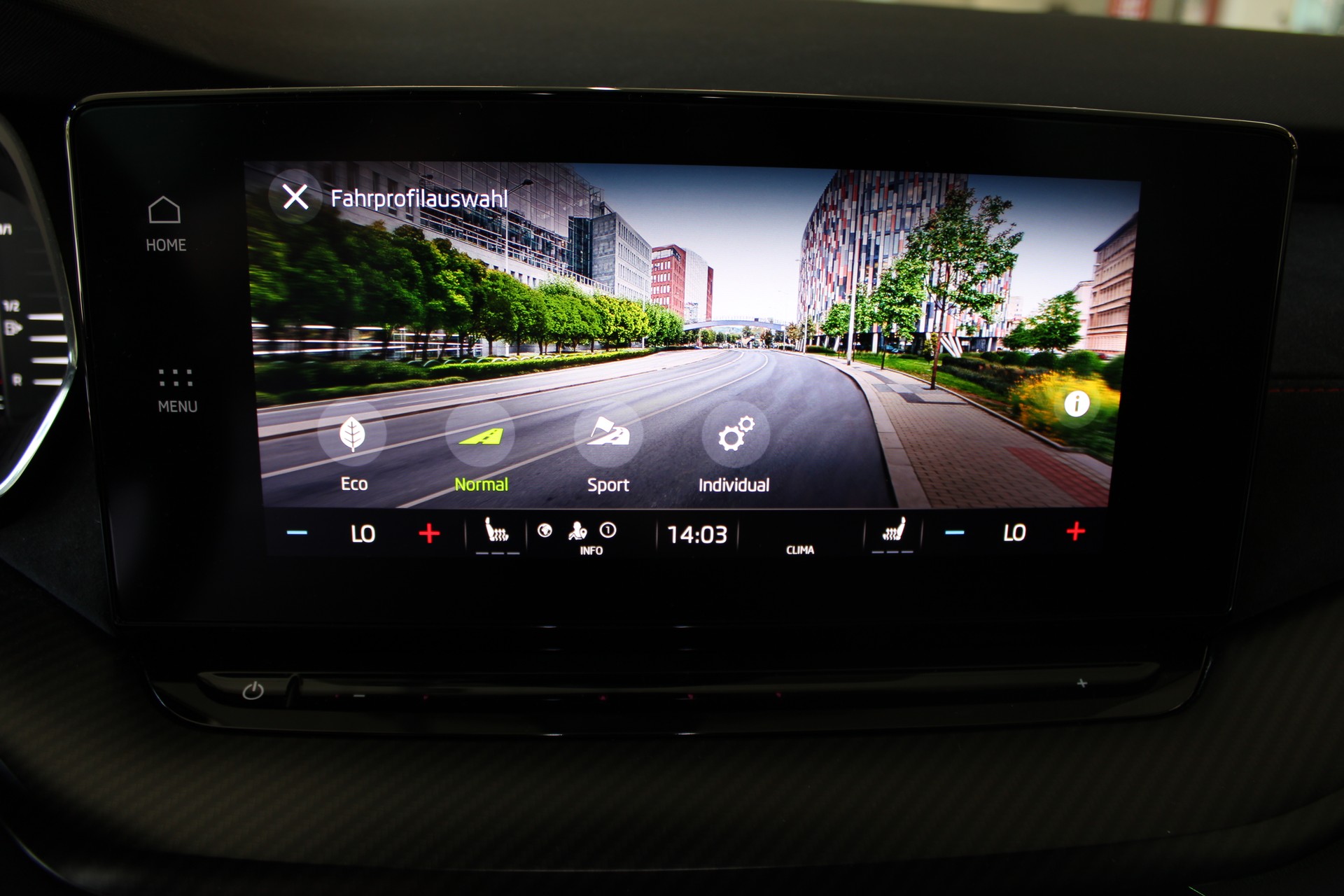 SKODA Octavia 2.0 TSI DSG RS-image-18