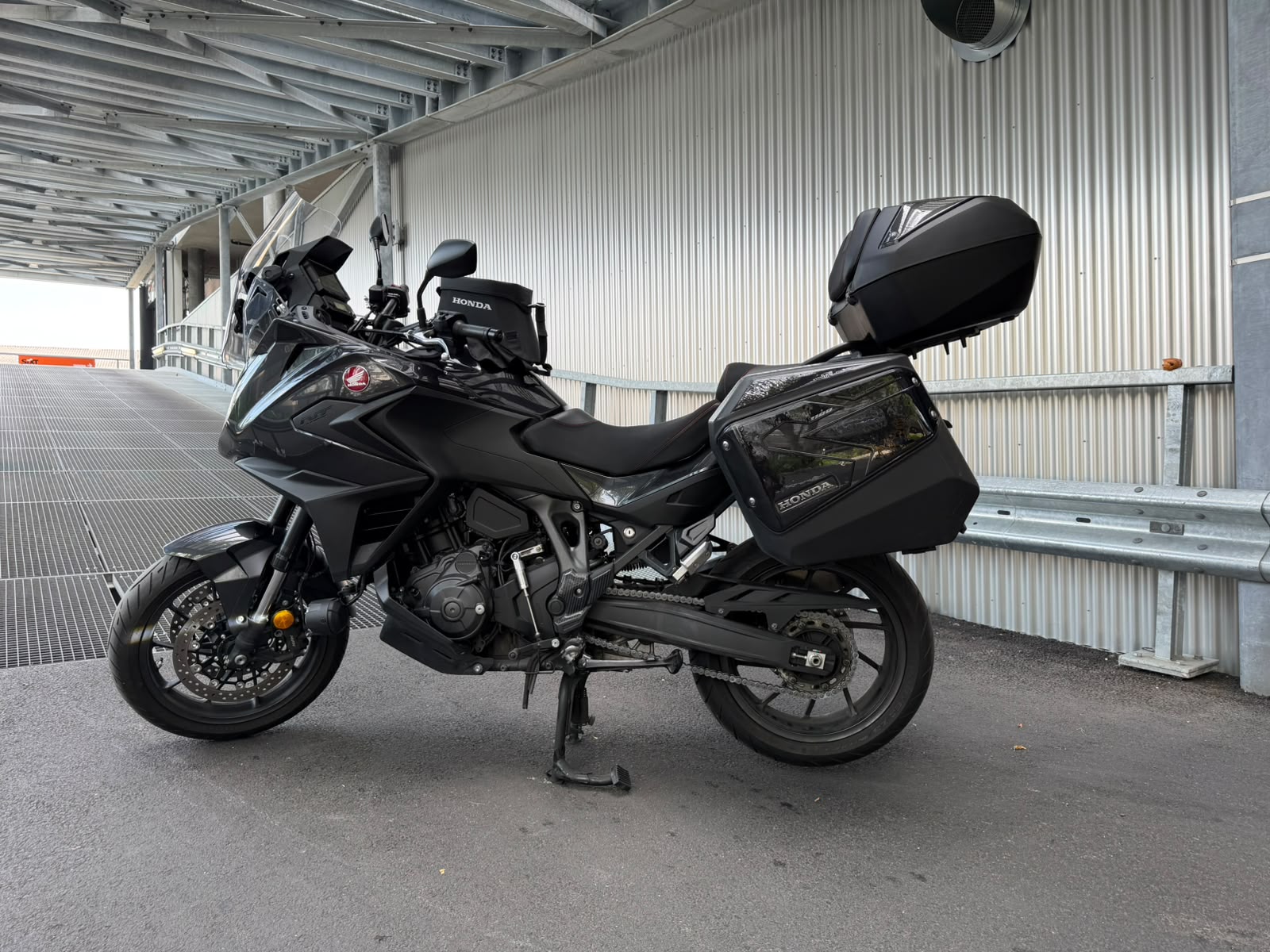 HONDA NT 1100-showroom-element-3