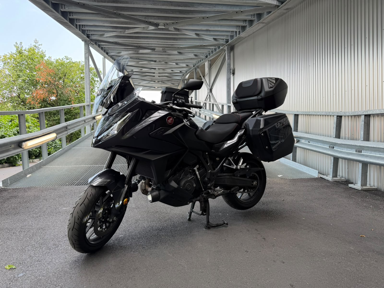 HONDA NT 1100-showroom-element-2