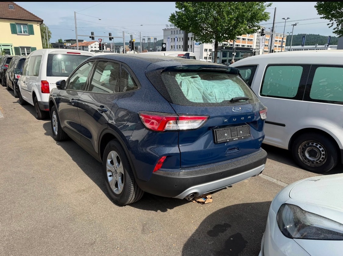 FORD Kuga 2.5 FHEV Titanium 4WD-image-2