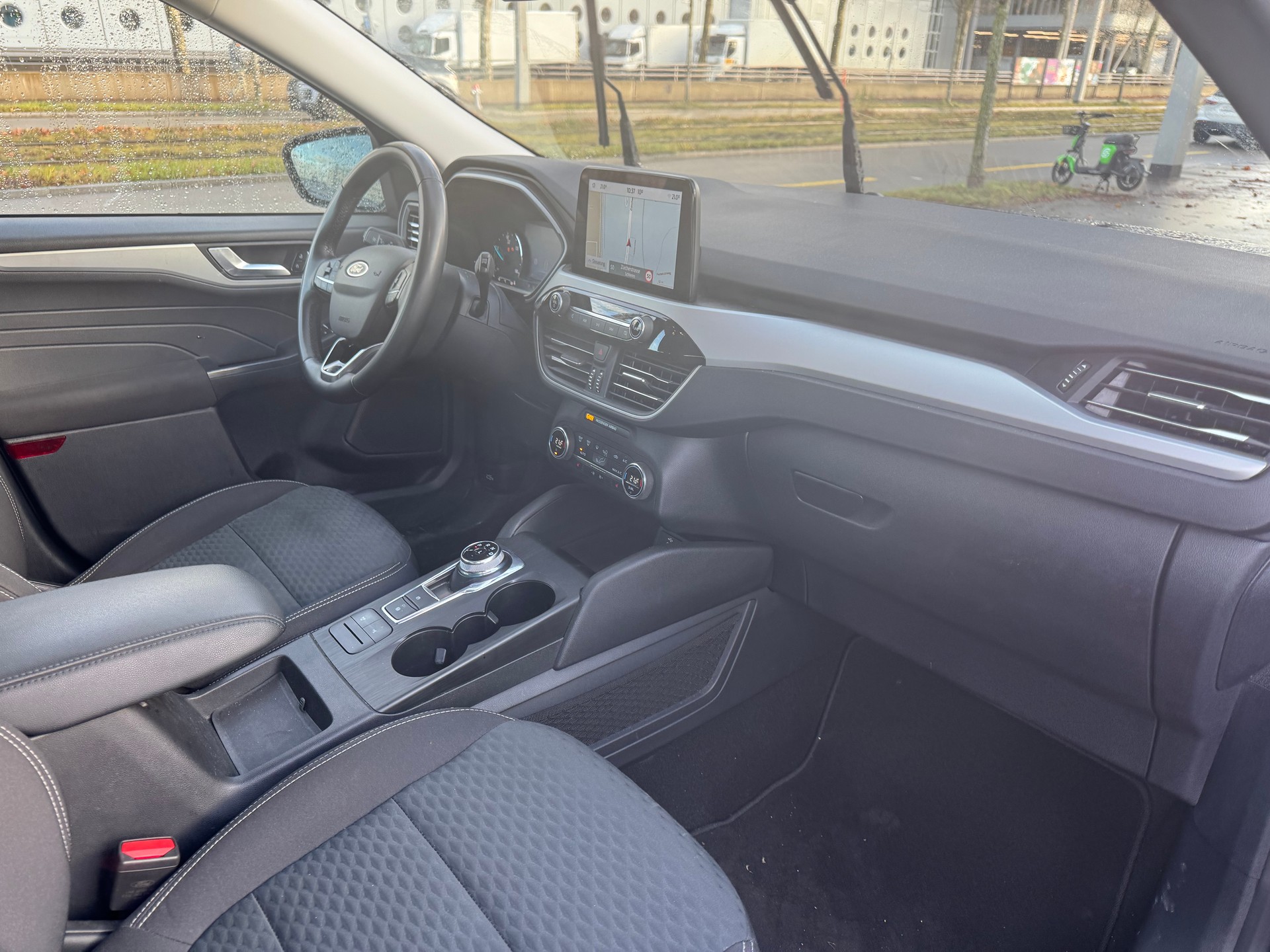FORD Kuga 2.5 FHEV Titanium 4WD-image-9