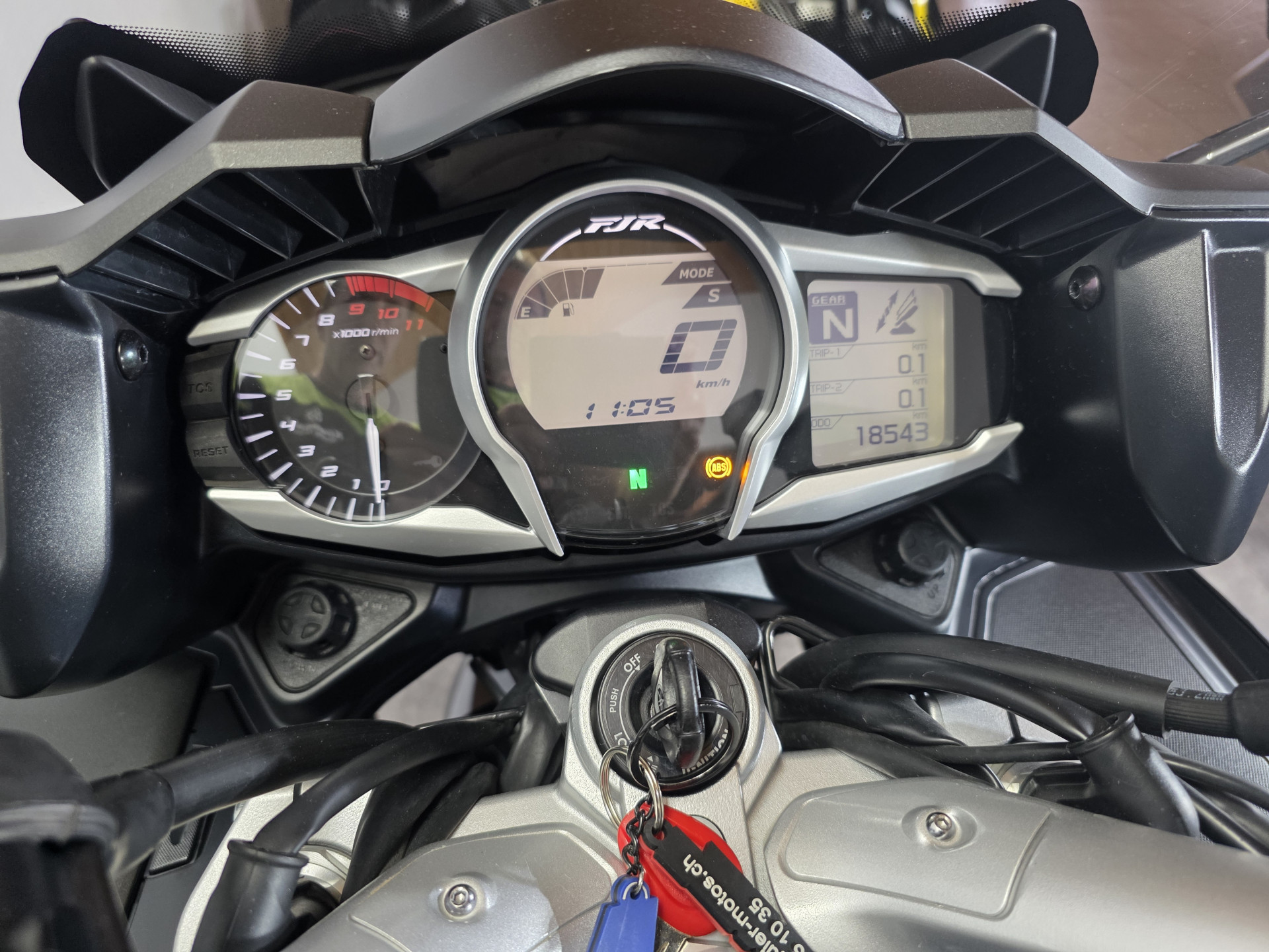 YAMAHA FJR 1300 AE-image-4