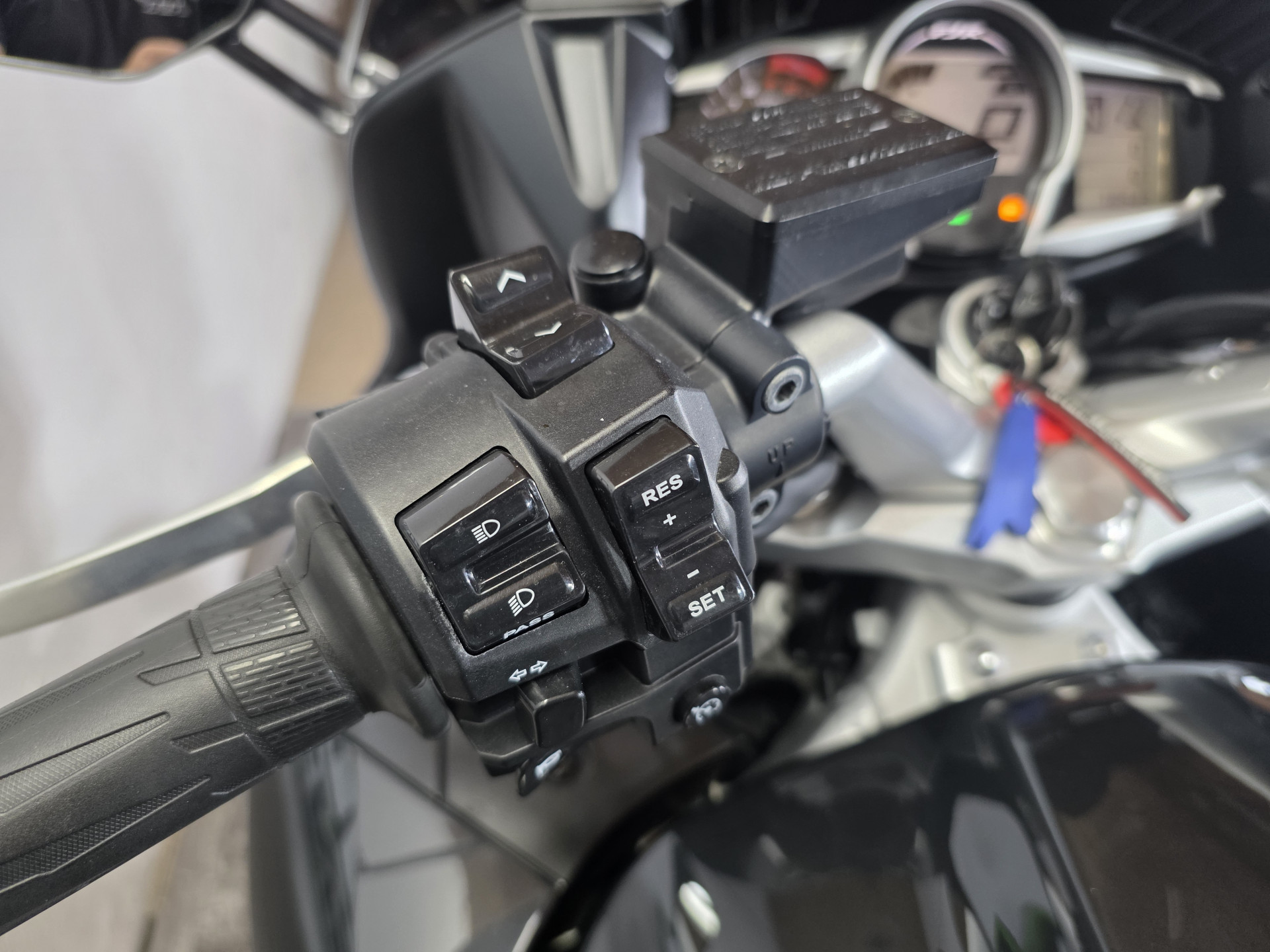 YAMAHA FJR 1300 AE-image-5