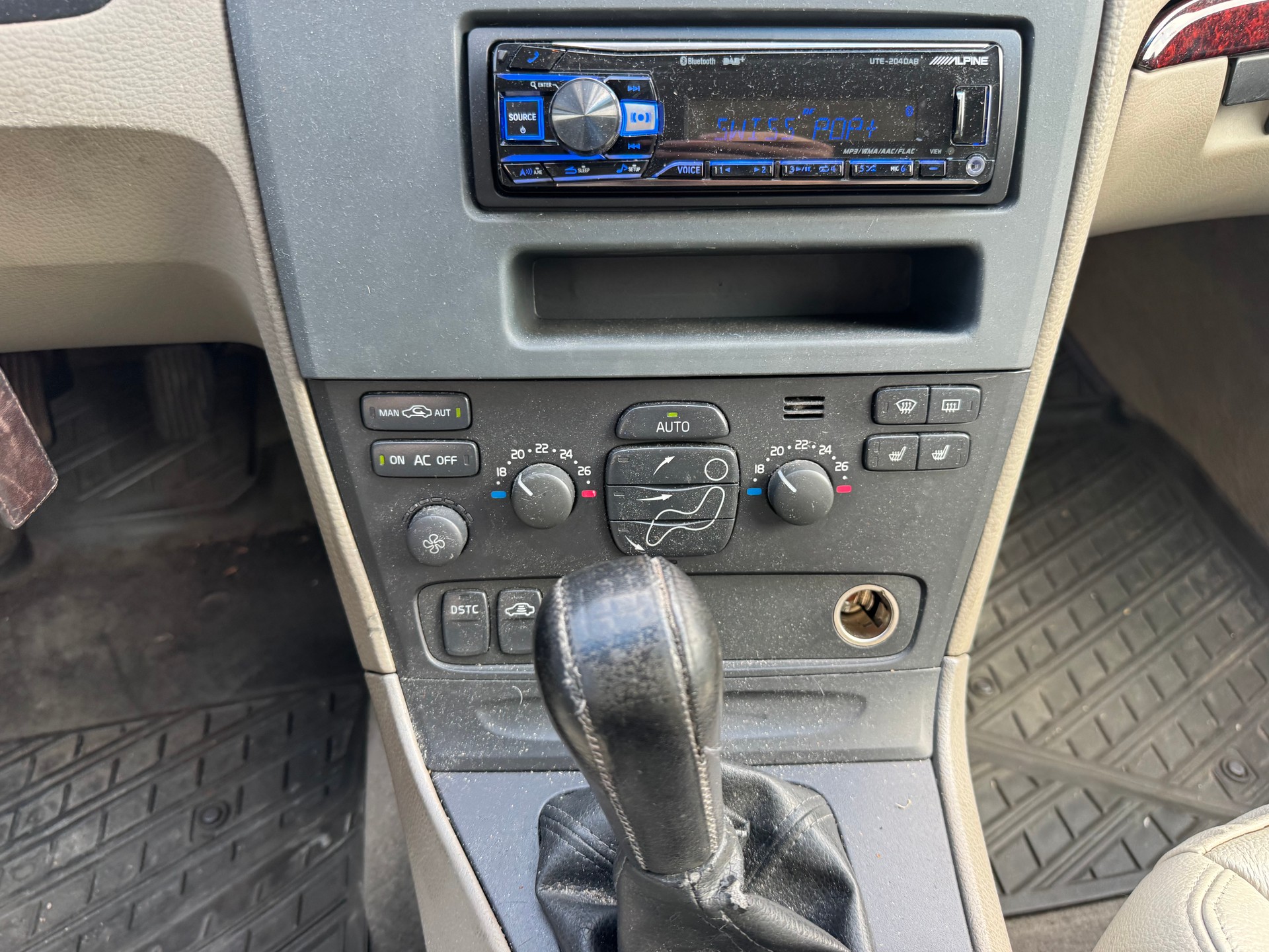 VOLVO V70 2.4-image-12
