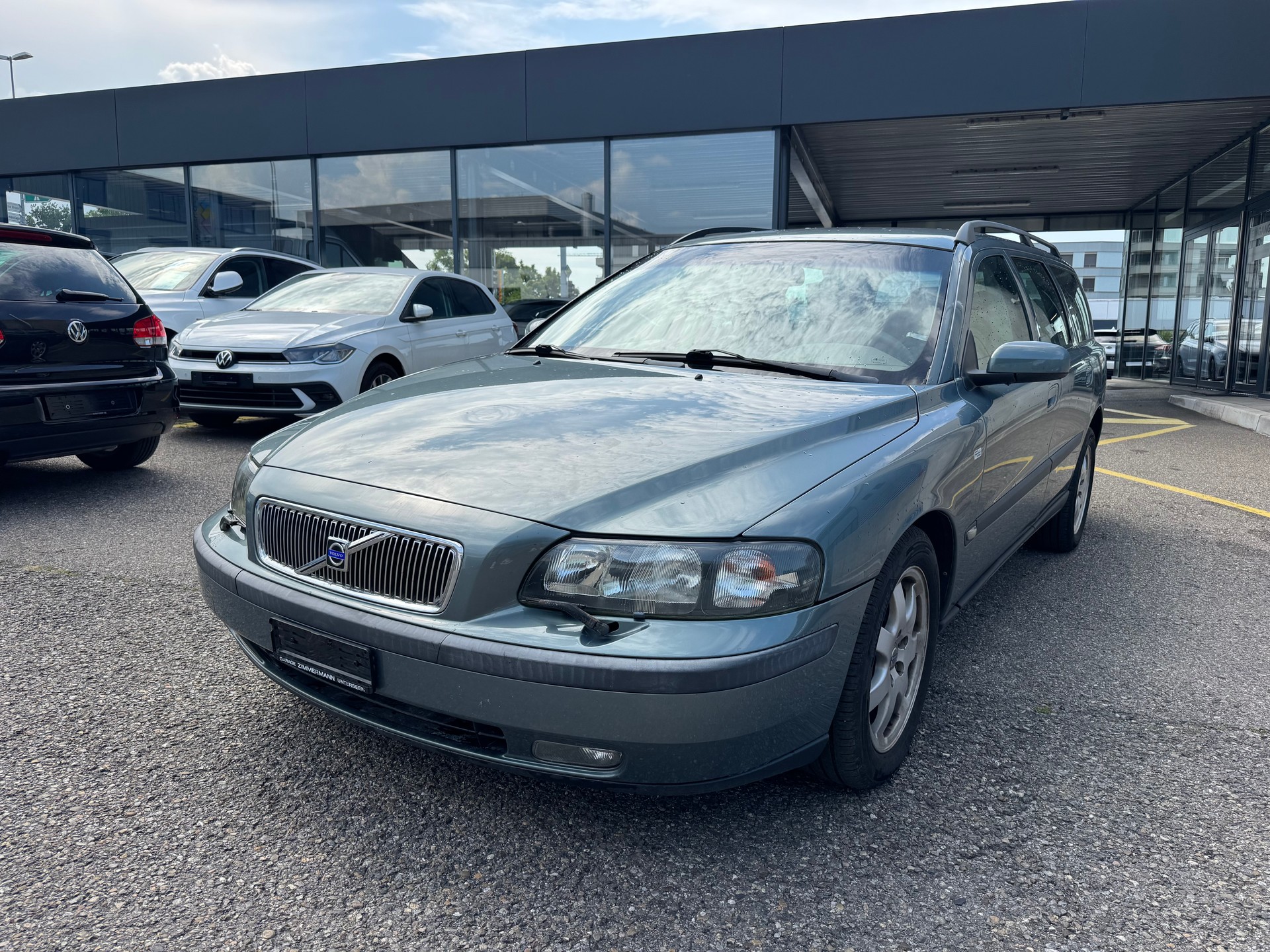 VOLVO V70 2.4-image-0