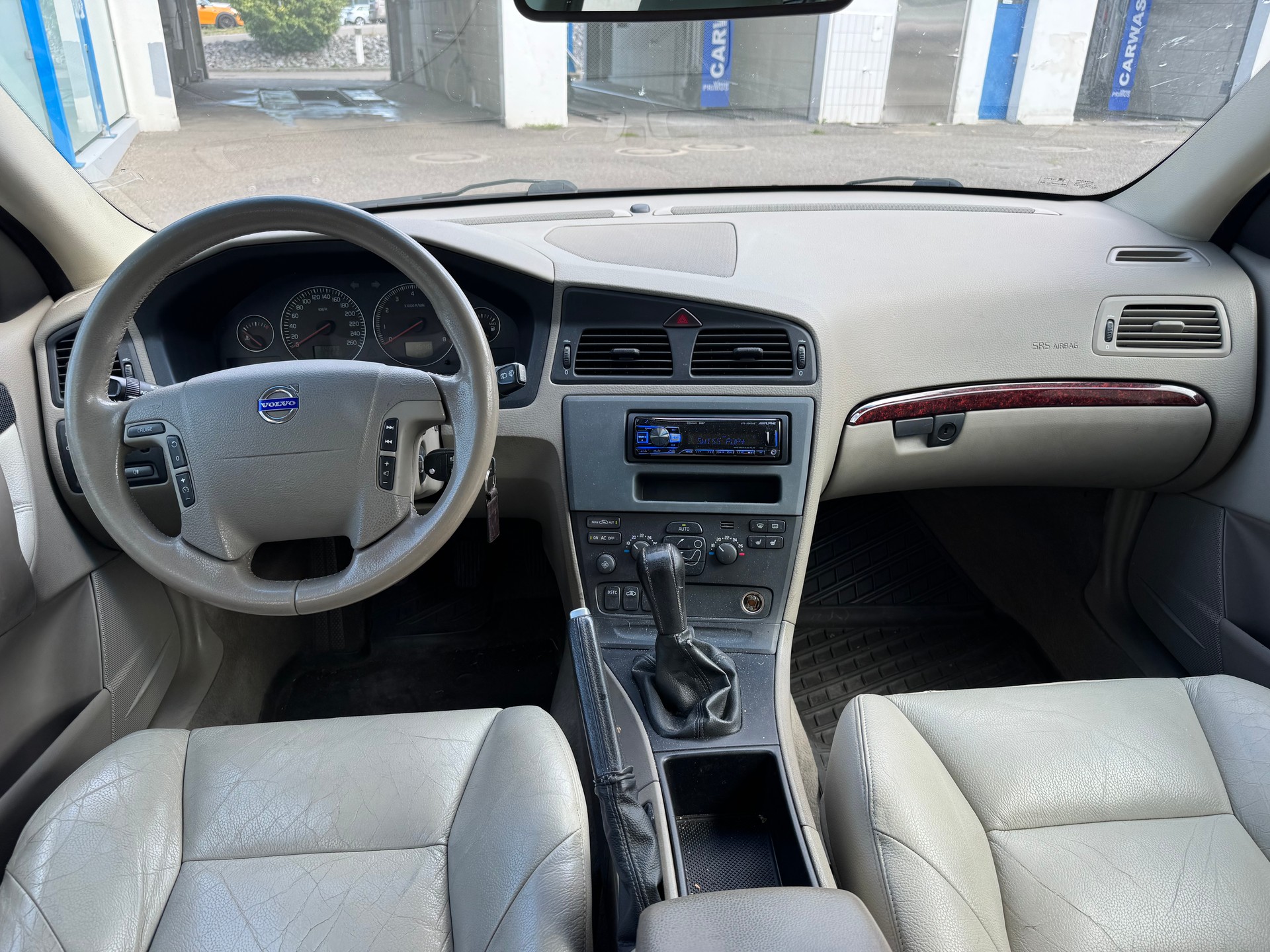 VOLVO V70 2.4-image-9