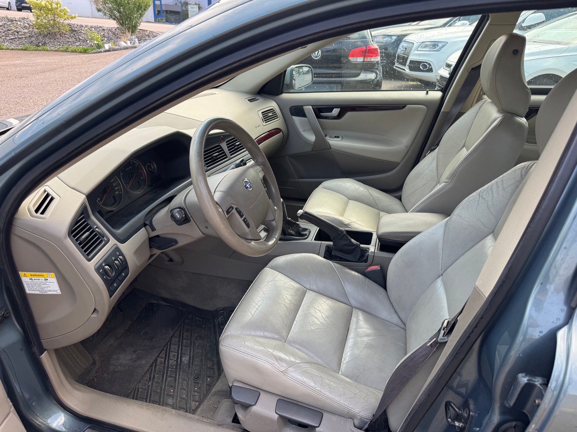 VOLVO V70 2.4-image-6