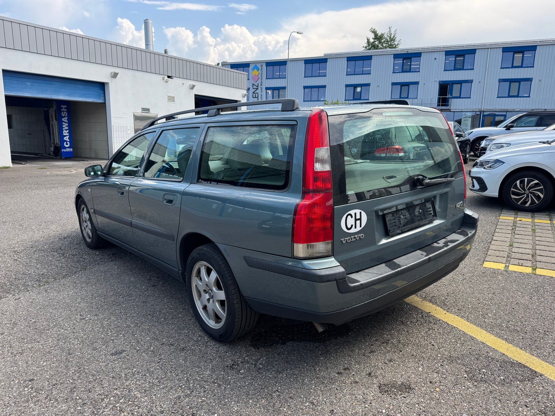 VOLVO V70 2.4-image-2
