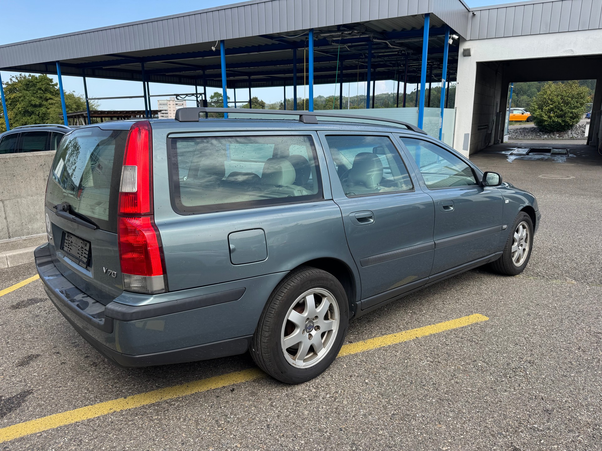 VOLVO V70 2.4-image-4